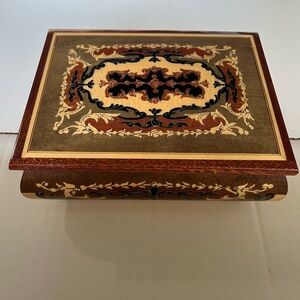 Elegant Wooden Decorative Box with Intricate Design